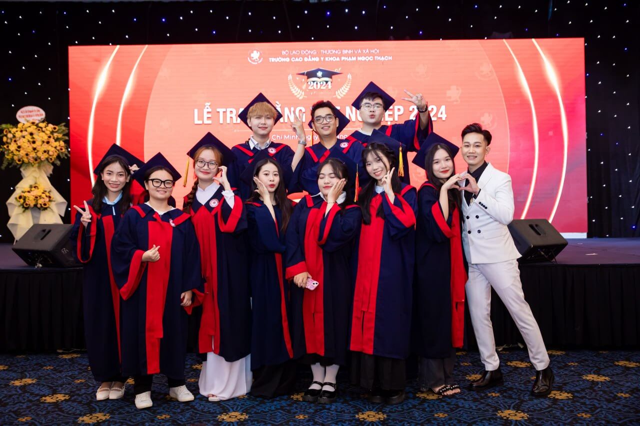 le-trao-bang-tot-nghiep-cao-dang-y-khoa-pham-ngoc-thach-k13