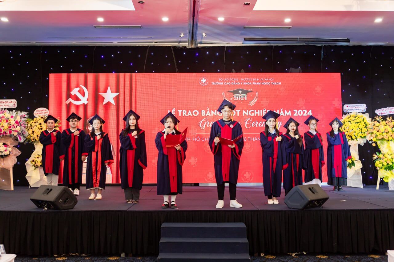 le-trao-bang-tot-nghiep-cao-dang-y-khoa-pham-ngoc-thach-k13