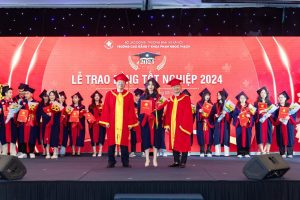 Trường Cao đẳng Y khoa Phạm Ngọc Thạch trao bằng tốt nghiệp cho sinh viên khóa K13